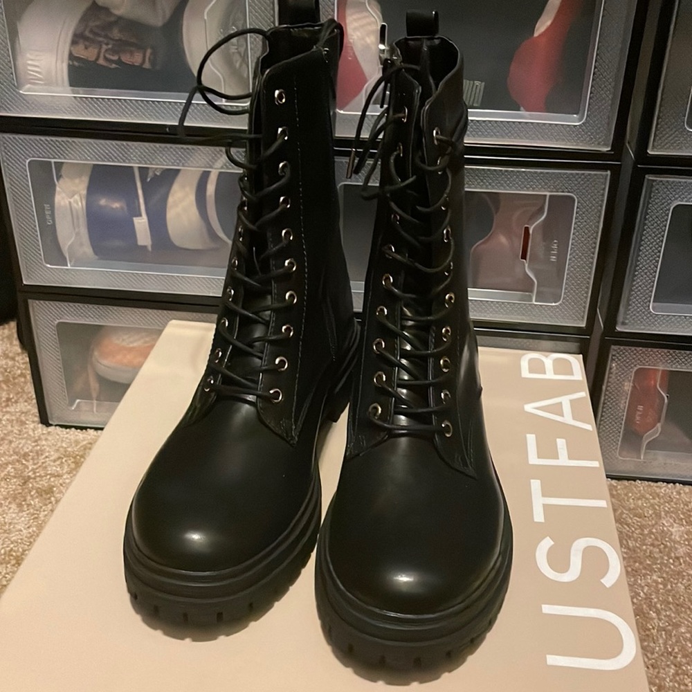 JustFab Leighton LACE-UP Boot. Black. 9.5